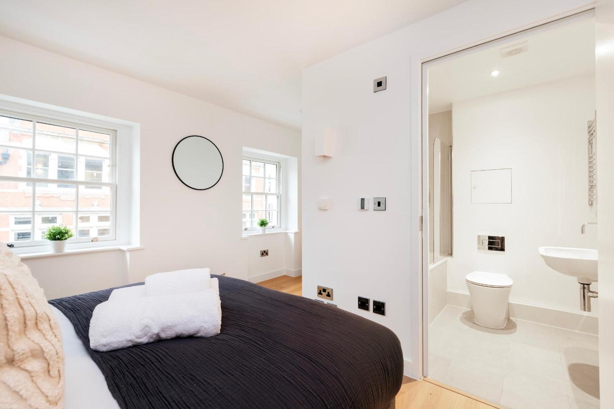 Fitzrovia & Soho - 2Br With Balcony - Cityapartmentstay London Exterior photo