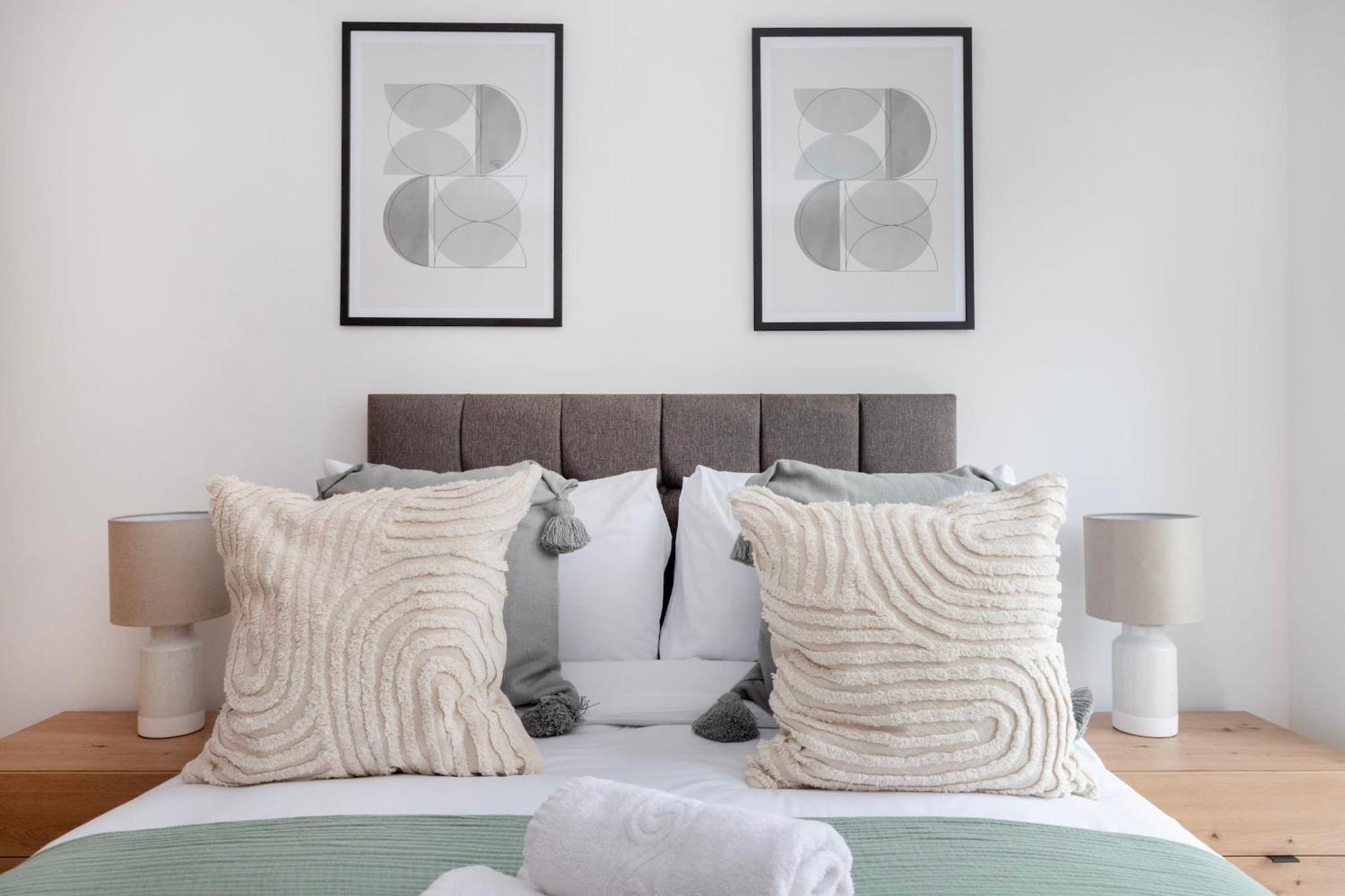 Fitzrovia & Soho - 2Br With Balcony - Cityapartmentstay London Exterior photo